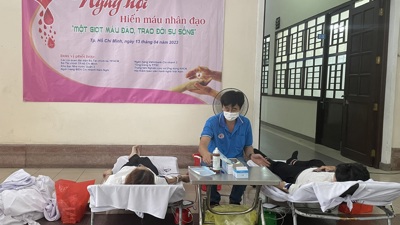Gần 100 cán bộ các cơ quan đại diện Bộ Tài chính tại TP. Hồ Chí Minh tham gia hiến máu