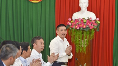 Bộ trưởng Bộ Tài chính Hồ Đức Phớc tiếp xúc cử tri tại tỉnh Bình Định
