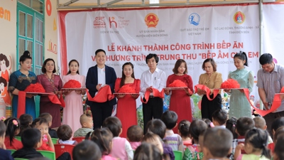 Generali Việt Nam mang “bếp ấm cho em” đến với trẻ em Điện Biên 