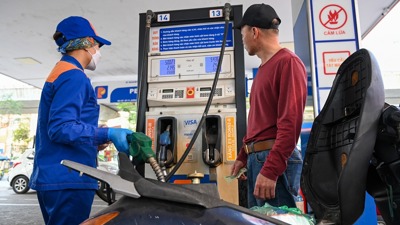 Giá xăng dầu có thể điều chỉnh vào mỗi thứ 5 hàng tuần