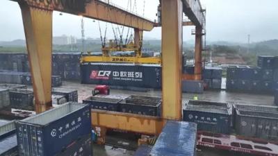 Vận tải hàng hóa xuyên biên giới Việt-Trung tiếp tục sôi động
