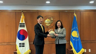 Chủ tịch Ủy ban Chứng khoán Nhà nước làm việc với Thống đốc Cơ quan giám sát tài chính Hàn Quốc