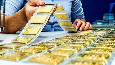 Giá vàng trong nước “nằm im” trong khi thế giới tăng cao