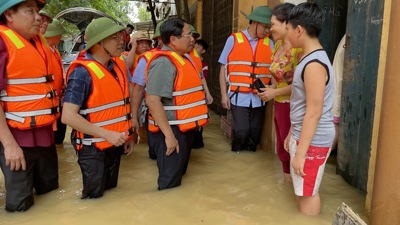 Thủ tướng về xã bị cô lập của Bắc Giang, kiểm tra công tác ứng phó mưa lũ