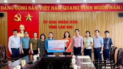 Công đoàn Bộ Tài chính trao hỗ trợ kinh phí xây dựng nhà cho đồng bào tại Lào Cai