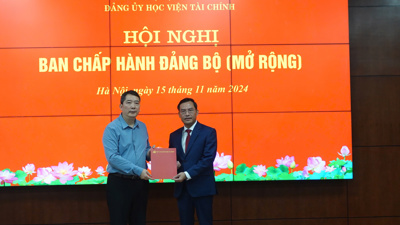 Công bố Quyết định chuẩn y Bí thư Đảng ủy Học viện Tài chính nhiệm kỳ 2020 – 2025