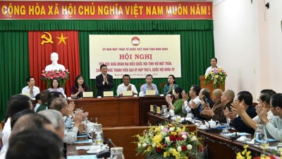 Phó Thủ tướng Hồ Đức Phớc cùng Đoàn đại biểu Quốc hội tỉnh Bình Định tiếp xúc cử tri