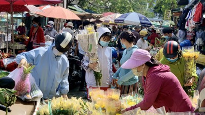 Người dân mua sắm tiết kiệm, chi tiêu hợp lý trong dịp Tết