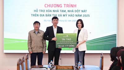 Vietcombank tài trợ 1 tỷ đồng cho Quỹ xóa nhà tạm, nhà dột nát tại Mỹ Hào, Hưng Yên