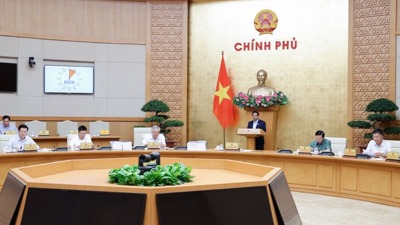 Thủ tướng: Khẩn trương bố trí kinh phí chi trả cho người nghỉ việc trong sắp xếp bộ máy
