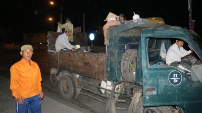 TP.Hồ Chí Minh: Cân, đo rác thu phí