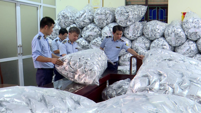Phát hiện 40.000 gói rong biển, gần 800kg thịt lợn không rõ nguồn gốc