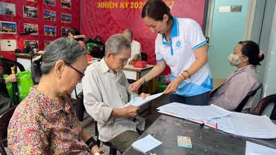 Chi trả lương hưu, trợ cấp bảo hiểm xã hội qua tài khoản cá nhân: Vì nhân dân phục vụ