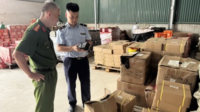 Phát hiện một doanh nghiệp kinh doanh ắc quy không rõ nguồn gốc