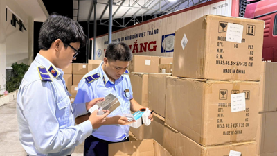 Tạm giữ hàng chục nghìn thiết bị điện tử có dấu hiệu vi phạm