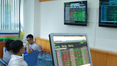 Dòng tiền trở lại, VN-Index chạm gần 1.340 điểm