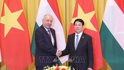 Chủ tịch nước Lương Cường hội đàm với Tổng thống Hungary