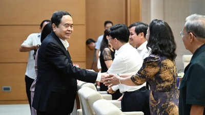 Chủ tịch Quốc hội Trần Thanh Mẫn gặp mặt đại biểu Quốc hội tỉnh Hậu Giang các khóa