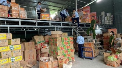 Tạm giữ gần 35.000 sản phẩm thực phẩm nhập lậu