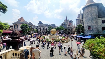 EMAGAZINE: Du lịch: Vén "màn đêm", tăng tốc, bứt phá tăng trưởng