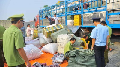 Tiếp tục đẩy mạnh cao điểm ngăn chặn buôn lậu, gian lận thương mại