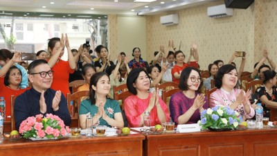 Lao động nữ nhập cư thi tìm hiểu chính sách an sinh xã hội