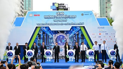 Phó Thủ tướng Hồ Đức Phớc dự khai mạc Lễ hội không tiền mặt