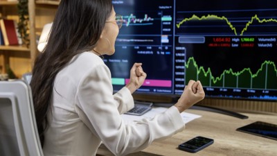 VN-Index thăng hoa, sắc xanh lan tỏa toàn thị trường phiên 16/6