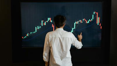 VN-Index lình xình, nhà đầu tư ngoại gom cổ phiếu trụ