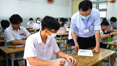 Trên 1,1 triệu thí sinh cả nước bước vào ngày thi đầu tiên kỳ thi tốt nghiệp THPT 2025