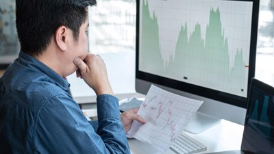 VN-Index phá vỡ kháng cự, tăng gần 5 điểm