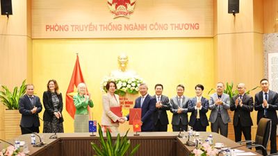 Thúc đẩy mạnh mẽ quan hệ hợp tác Việt Nam - Úc trong lĩnh vực thương mại, công nghiệp và năng lượng