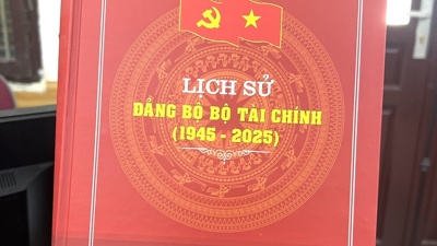 Ra mắt cuốn sách Lịch sử Đảng bộ Bộ Tài chính 1945 – 2025: Dấu ấn đặc biệt chào mừng 80 năm thành lập ngành Tài chính
