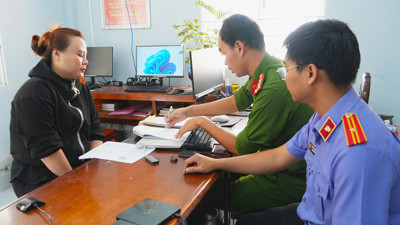 Bị khởi tố vì không trả lại 100 triệu cho người chuyển khoản nhầm