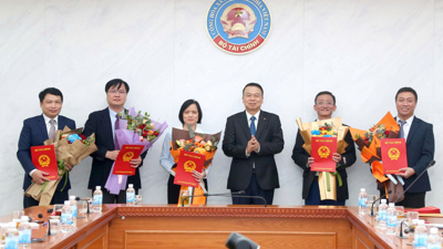 Bộ Tài chính công bố quyết định điều động, bổ nhiệm cán bộ lãnh đạo các đơn vị trực thuộc