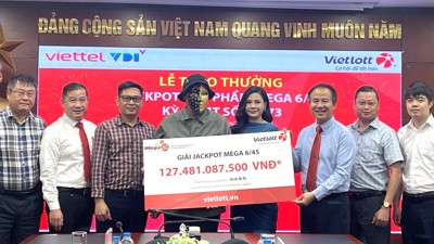 Ghép số voucher khách hàng Vietlott trúng Jackpot 127 tỷ đồng