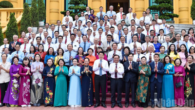 Chùm ảnh: Chủ tịch bongdaso net Lương Cường gặp mặt các đại biểu Hội Khuyến học tiêu biểu toàn quốc
