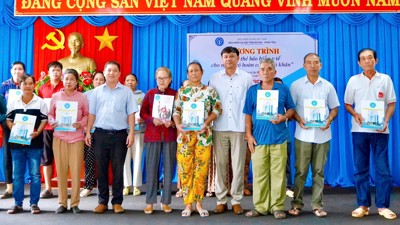 TP. Hồ Chí Minh: Duy trì sự hỗ trợ về Bảo hiểm xã bongdaso tintuc cho người dân các tỉnh sáp nhập