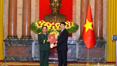 Chủ tịch nước trao Quyết định thăng quân hàm; cấp bậc hàm Đại tướng, Thượng tướng đối với sĩ quan Quân đội và Công an