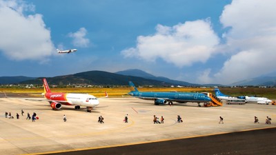 Mặt đường cất hạ cánh, đường lăn sân bay Liên Khương xuống cấp nghiêm trọng