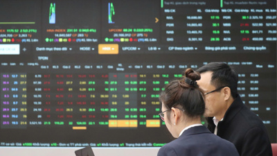 VN-Index chạm ngưỡng lịch sử cũ, liệu có ngã ba đường?