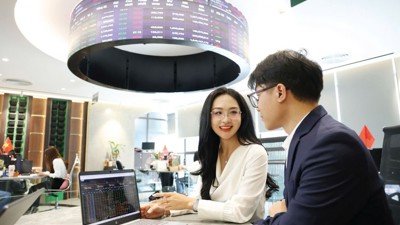 Ngân hàng “lấn sân” bongdaso tintuc: Tăng trưởng lợi nhuận và những cảnh báo rủi ro 