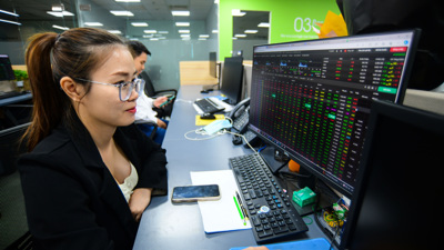VN-Index vượt đỉnh lịch sử: Bước ngoặt hay bước đệm?