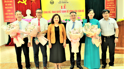 Thống kê tỉnh Tuyên Quang công bố Quyết định về công tác cán bộ