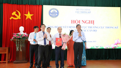 Đồng chí Nguyễn Văn Toàn chính thức nhận quyết định bổ nhiệm Trưởng Thống kê tỉnh Vĩnh Long 