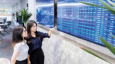 Cổ phiếu nào thực sự đồng hành với thị trường tháng 7?