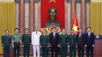Chủ tịch nước Lương Cường trao quyết định thăng quân hàm cho sỹ quan Quân đội và Công an
