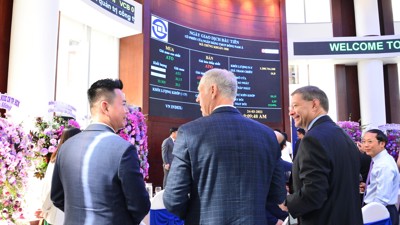 Khối ngoại bán ròng kỷ lục và sức bật từ nhà đầu tư trong nước