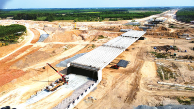 Giải ngân vốn đầu tư công chuyển biến tích cực, tạo đà "về đích"