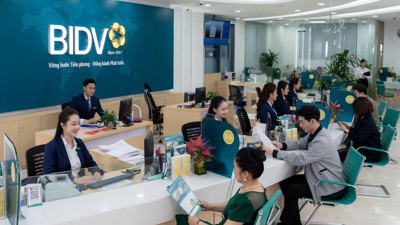 Ngân hàng nhỏ tụt lại giữa đà phục hồi khi áp lực thanh khoản tăng cao